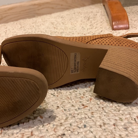 Qupid tan booties with buckle - Picture 5 of 9